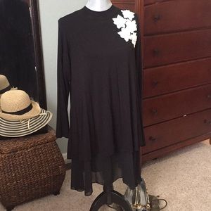 Beautiful dress black look new Just wear one time